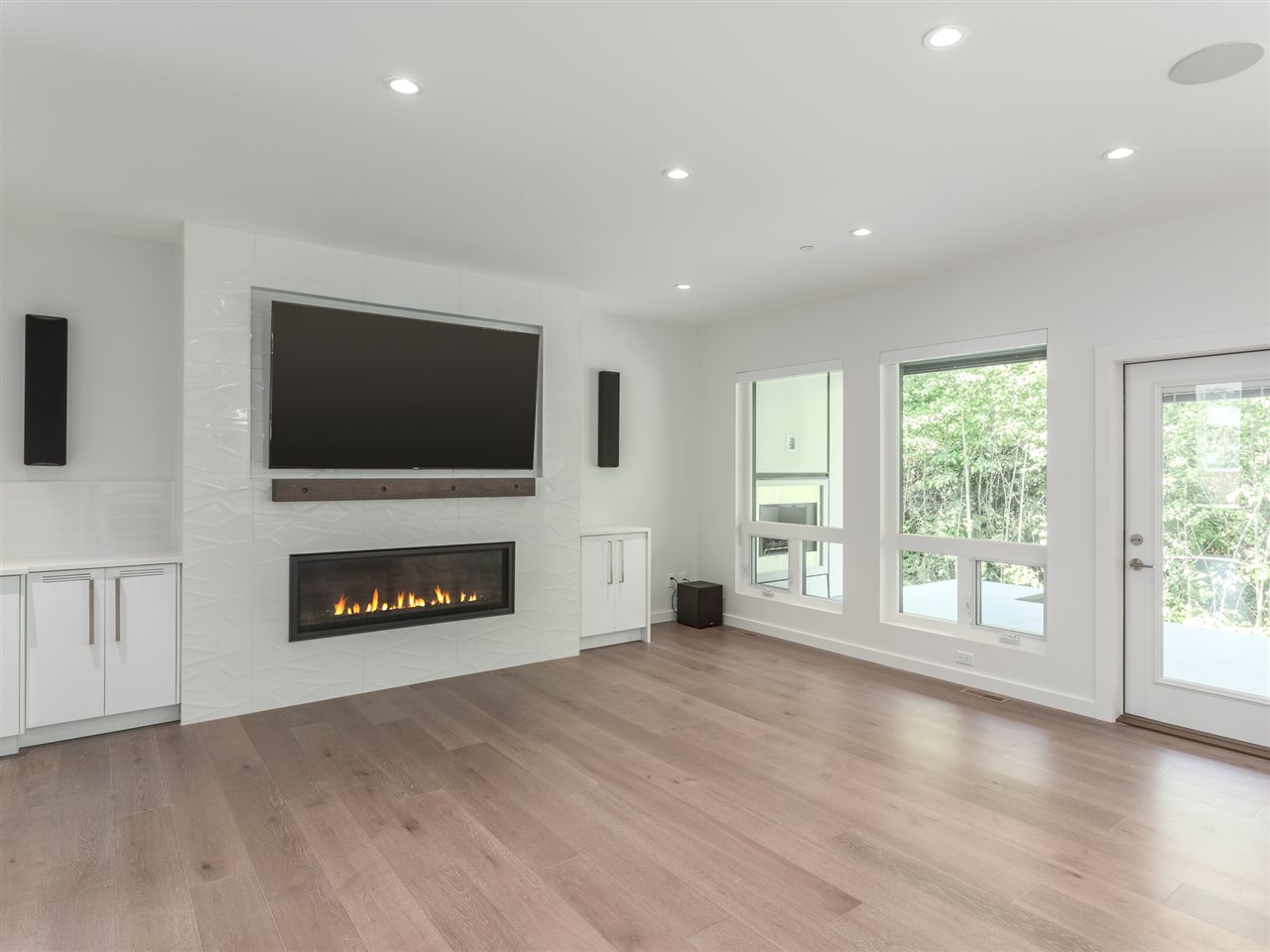 40289 Aristotle interior