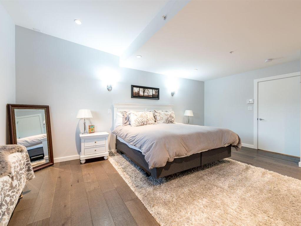 40332 Aristotle interior1